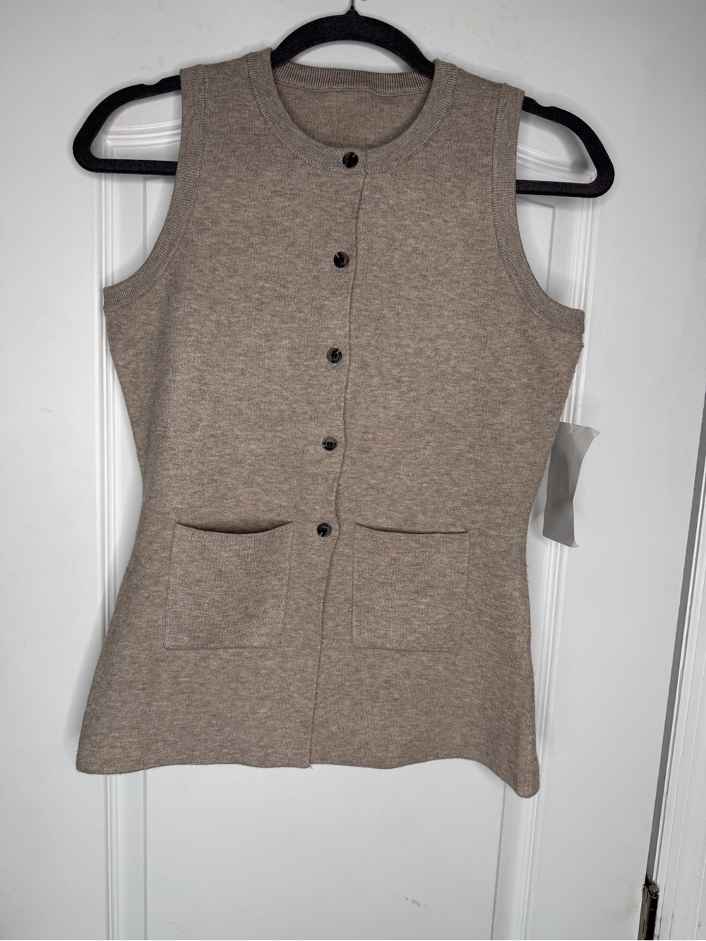 NWT 525 America Felicity Vest Sleeveless Button-Front Knit Top Light Taupe Sz S